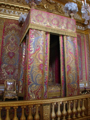There was no privacy for the royal family even in bed. The public could watch the royals from behind the golden railing visible at the bottom of the photo.